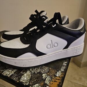 ALO Yoga Man Black and White Sneakers